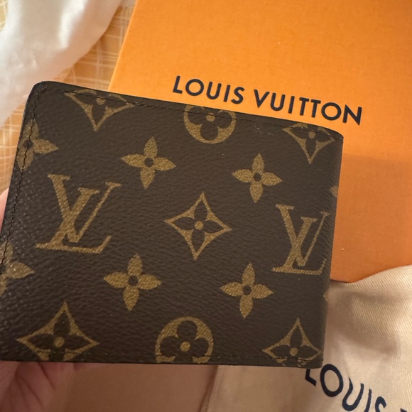 Louis Vuitton Men’s Wallet - Picture 8 of 8